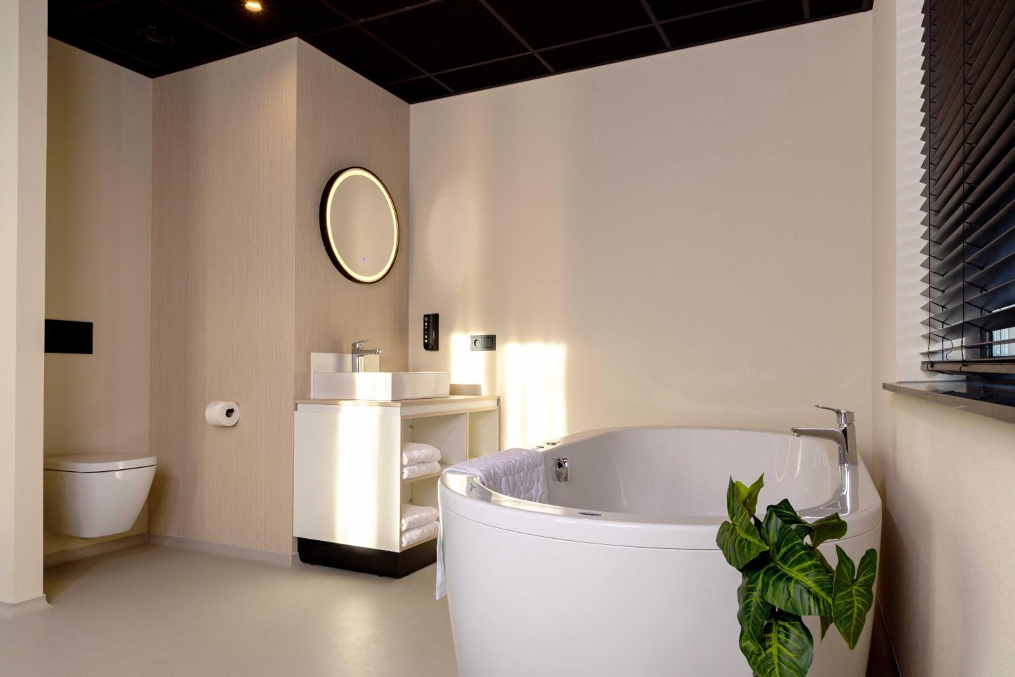 Hotel Waterstate Гус Екстериор снимка
